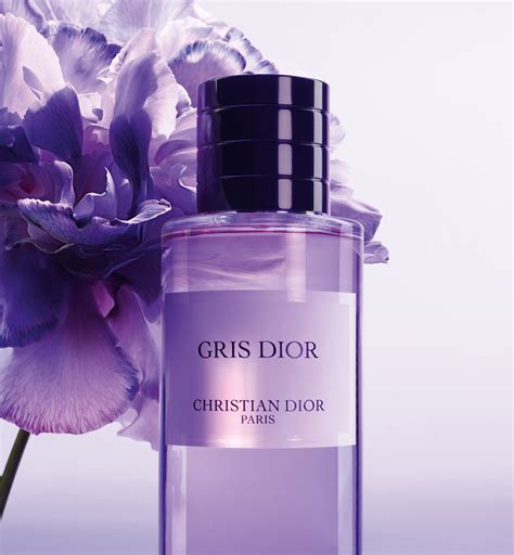 Gris Dior: Unisex Eau de Parfum with Chypre Notes .